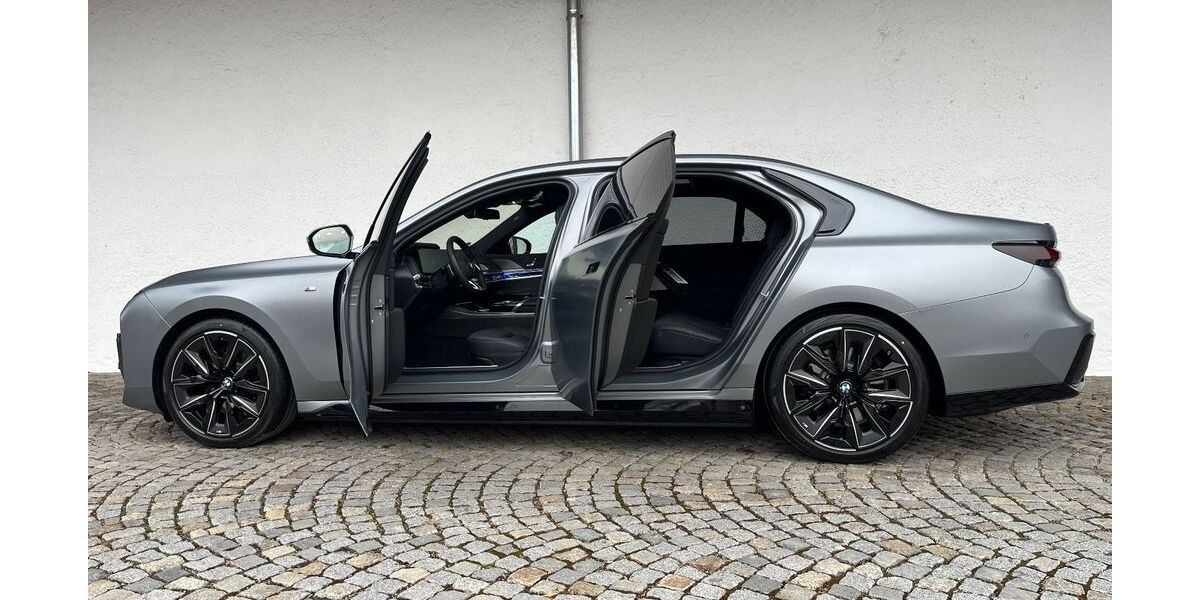 BMW i7 8.900 km 96.900 &euro; München 81245