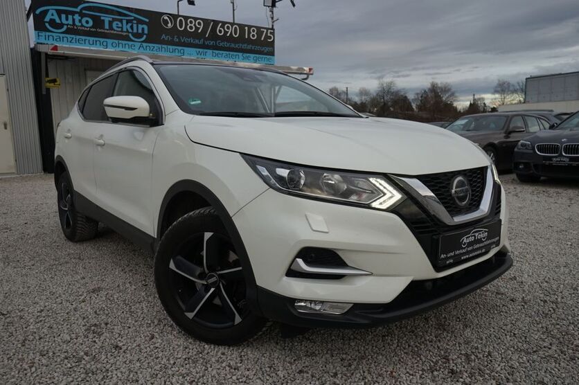 Nissan Qashqai 69.938 km 16.890 € München 81829