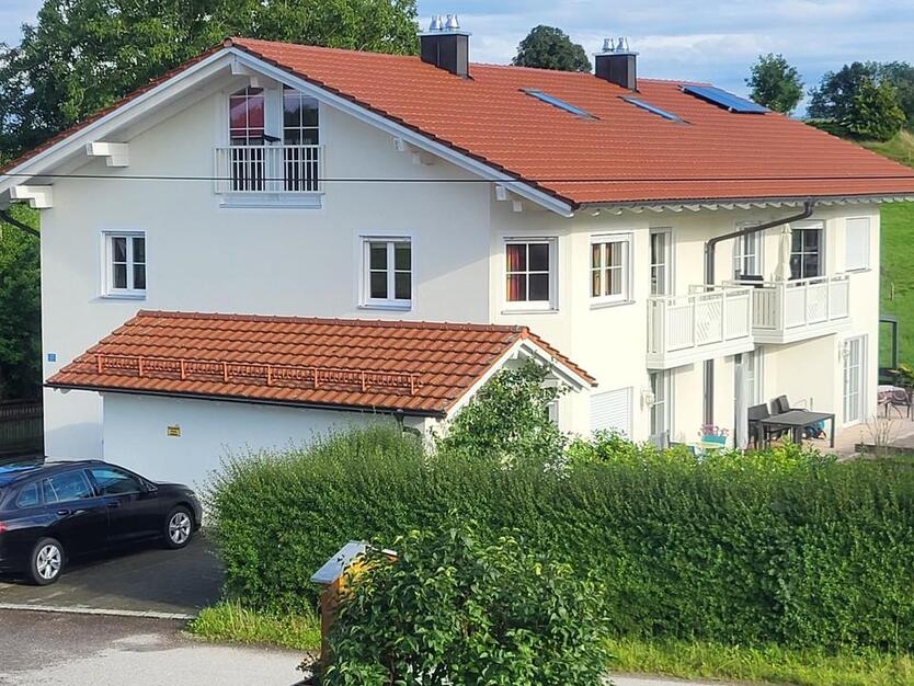 Geräumige Doppelhaushälfte mit Garten in ruhiger Lage