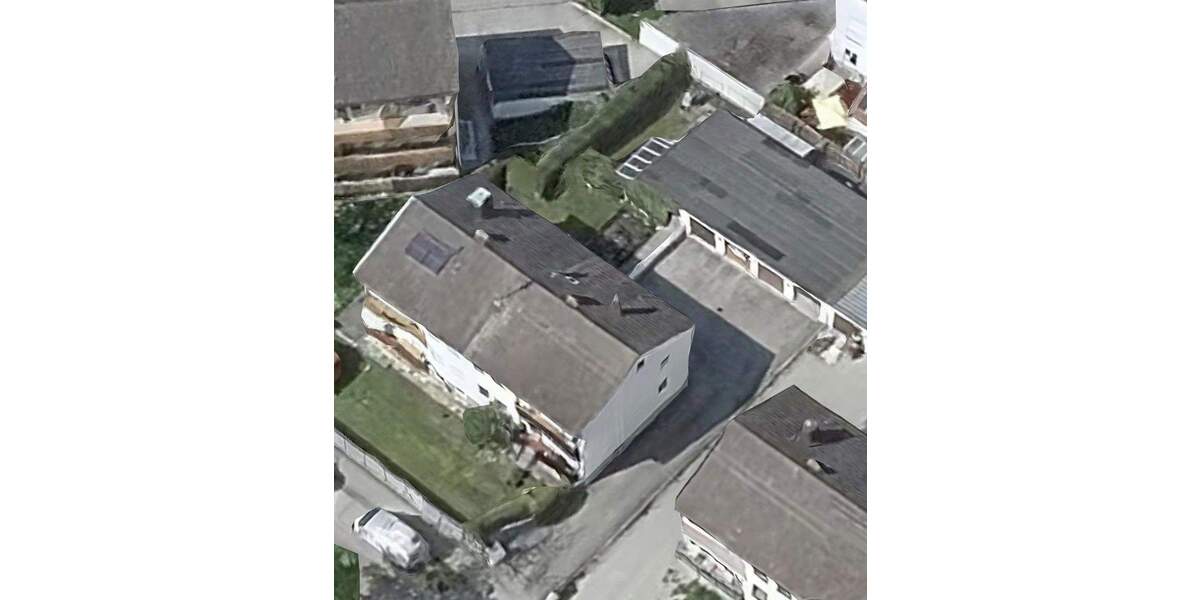 Leeres und zum größten Teil entkerntes Bestandsgebäude mit Baugenehmigung über 900m2 WFL zimmer