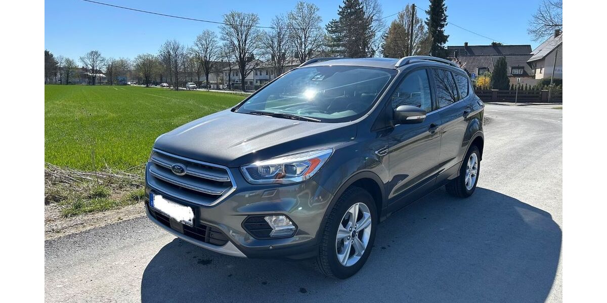 Ford Kuga 93.000 km 13.700 &euro; München 81375
