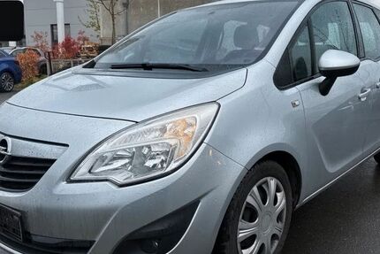 Opel Meriva 200.000 km 2.850 &euro; München 81825