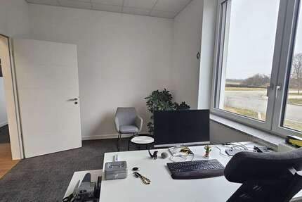 Büro in Hallbergmoos 1.076,25 € 102.5 m² zimmer