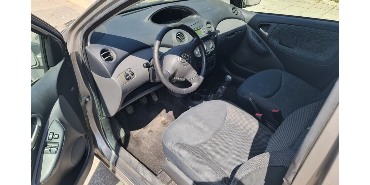 Toyota Yaris 297.999 km 1.550 &euro; München 80313