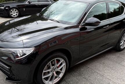 Alfa Romeo Stelvio 198.000 km 14.980 &euro; München 81827