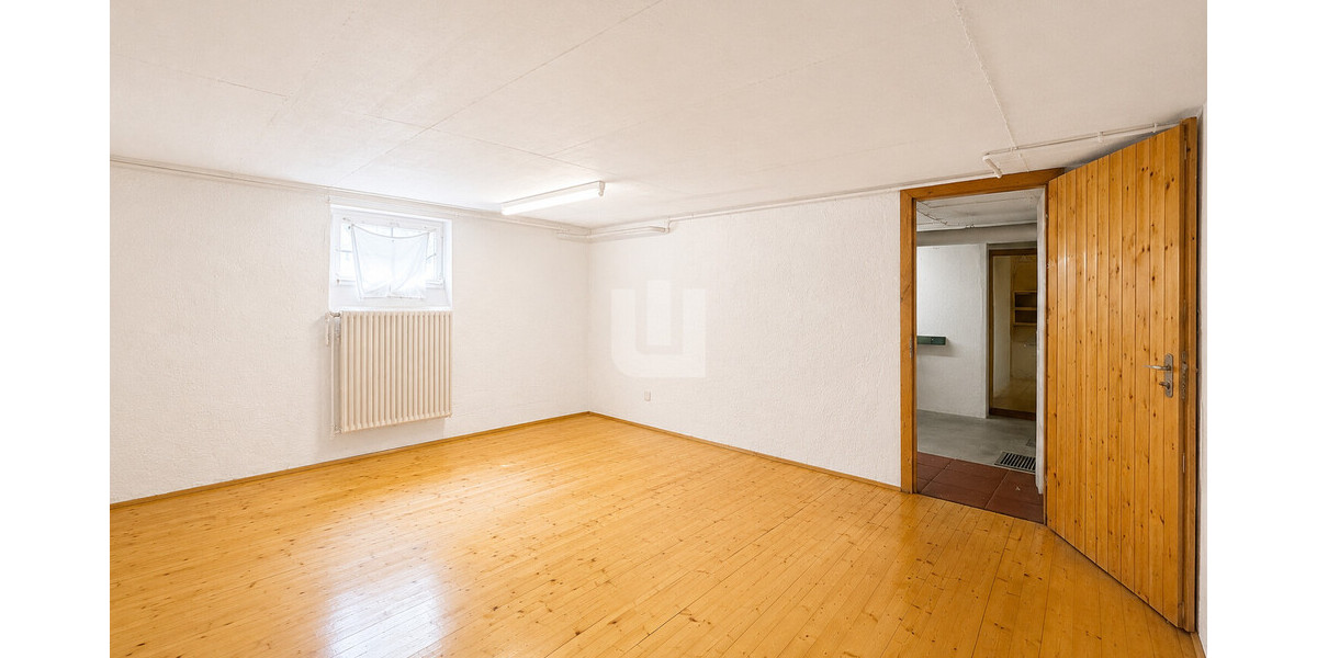 WINDISCH - Traumgrundstück mit Doppelhaushälfte zur Sanierung oder Neubebauung in ruhiger Lage - Einfamilienhaus Gröbenzell | Angebot:27009043