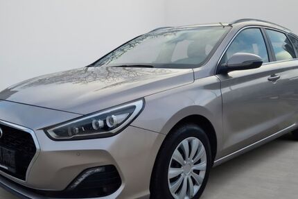 Hyundai i30 52.408 km 17.890 € München 80807