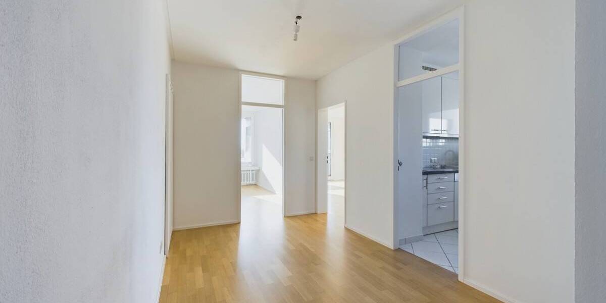 Etagenwohnung München Bogenhausen - 3 Zimmer, 93 m&sup2;, 2.200&euro; | Angebot:26487108