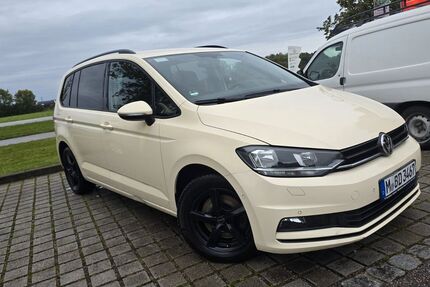 VW Touran 174.900 km 15.490 &euro; München 81369
