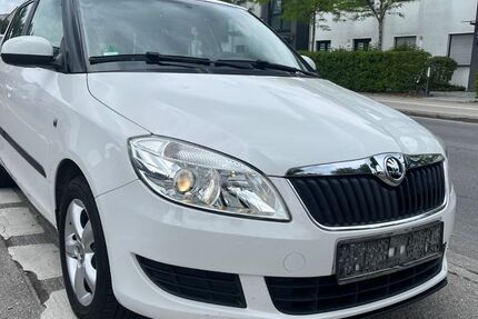 Skoda Fabia 182.000 km 1.999 &euro; München 81825