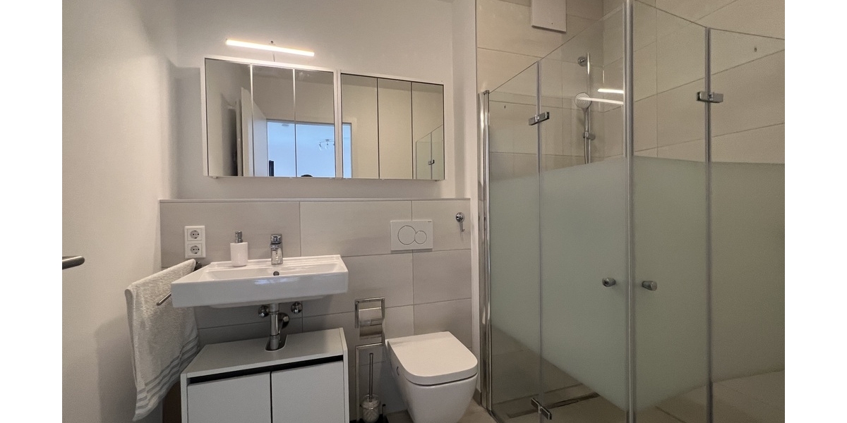Helles, möbliertes Apartment in U-Bahn Nähe - Etagenwohnung München Moosach | Angebot:26794792