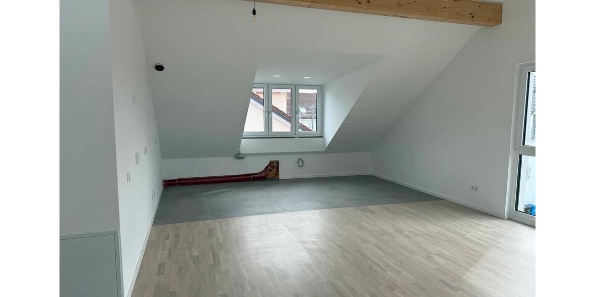 Dachgeschoßwohnung München Allach-Untermenzing - 3 Zimmer, 90 m&sup2;, 1.900&euro; | Angebot:26060902