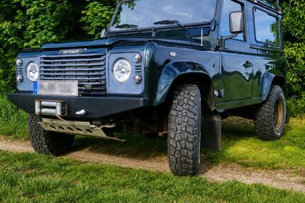 Land Rover Defender 143.338 km 25.900 &euro; München 81927