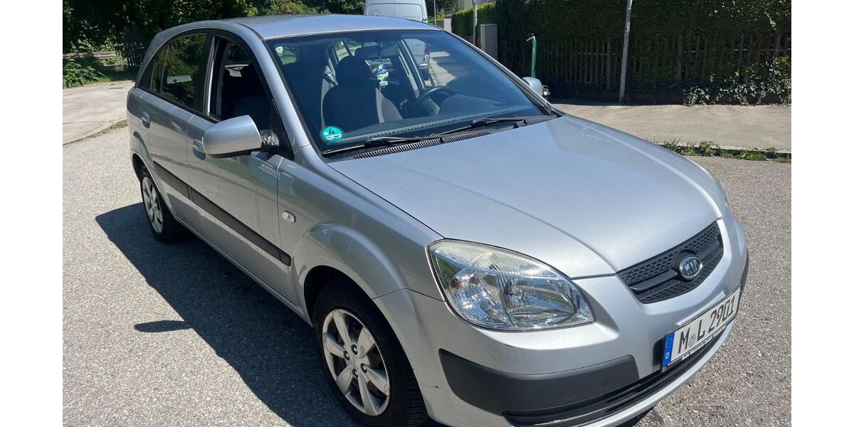 Kia Rio 129.345 km 999 € München 81929