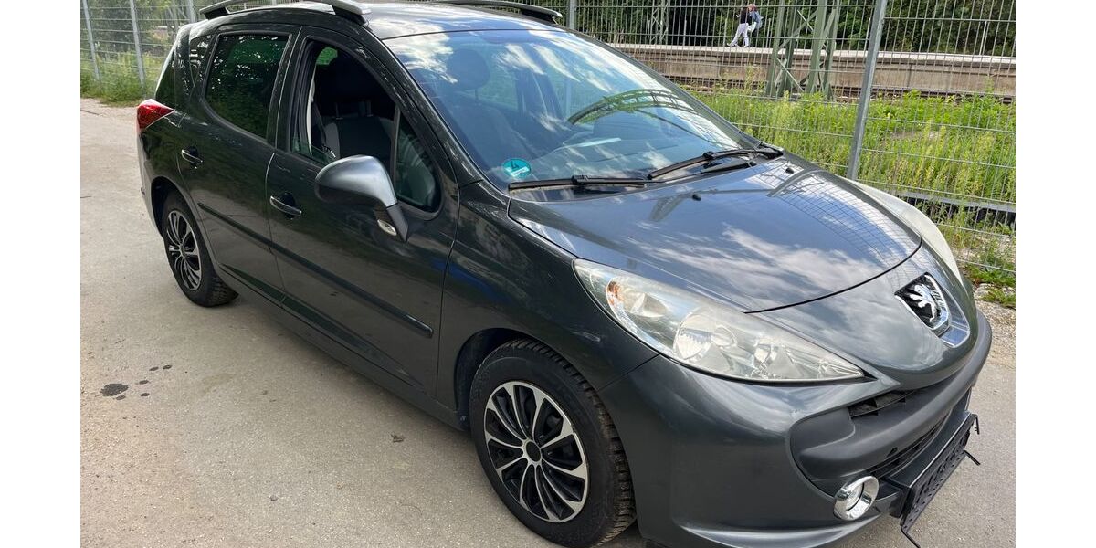 Peugeot 207 134.111 km 1.666 &euro; München 81929