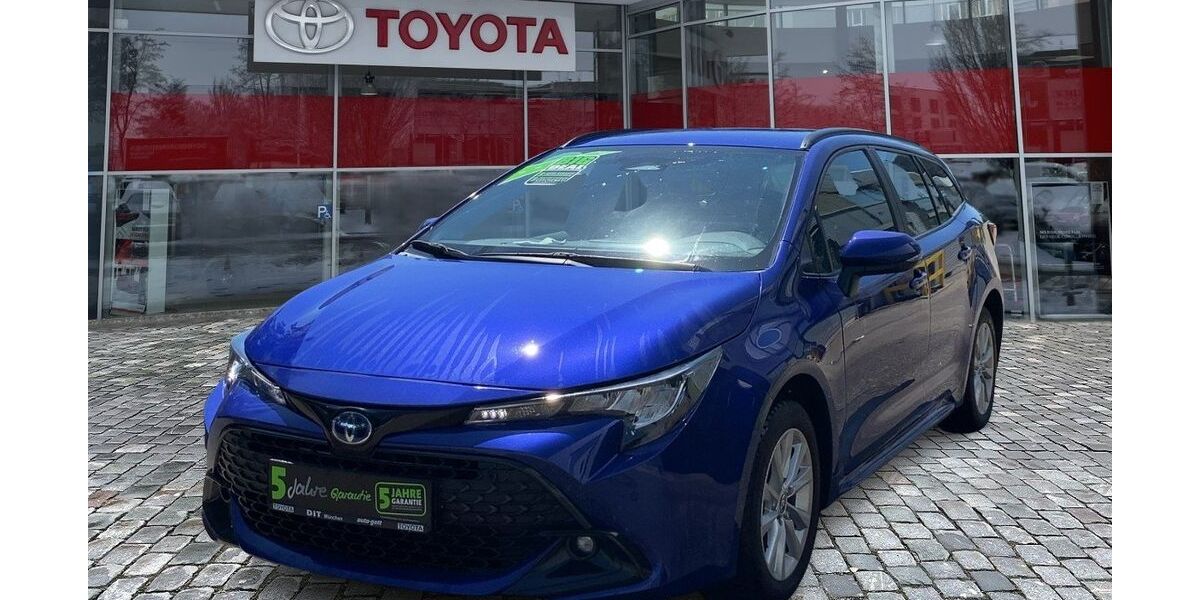 Toyota Corolla 28.603 km 26.990 &euro; München 80687