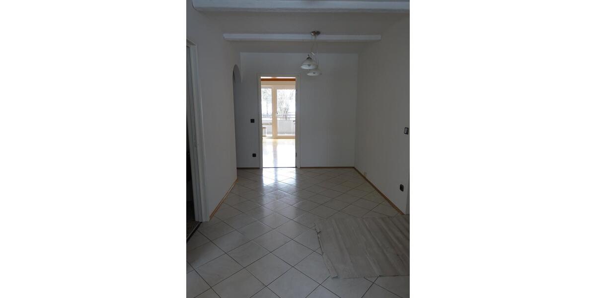 Hochparterre Holzkirchen - 3.5 Zimmer, 84 m&sup2;, 1.300&euro; | Angebot:25782830