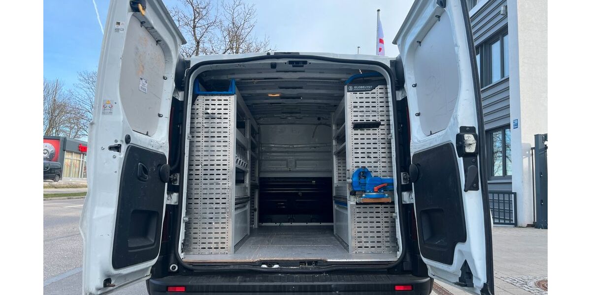 Opel Vivaro 72.230 km 16.499 &euro; München 81825