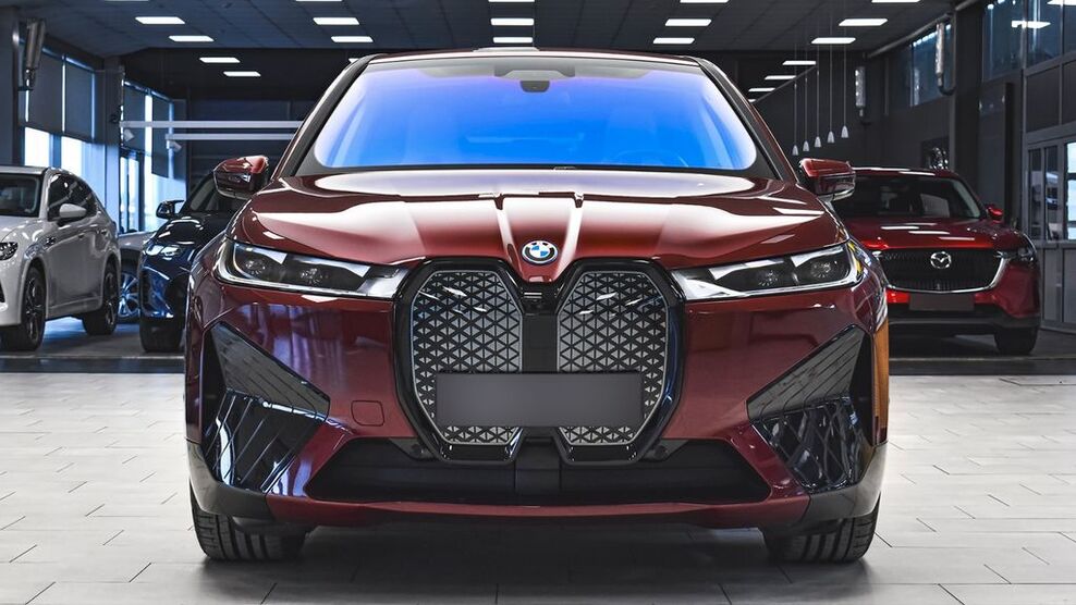 BMW iX 8.099 km 64.950 € Feldkirchen bei München 85622