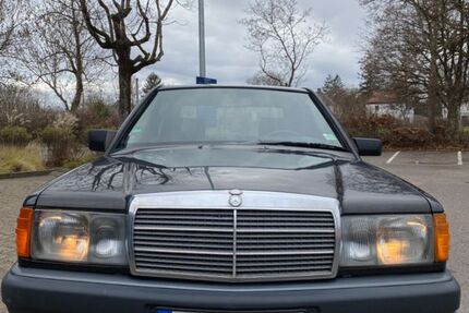 Mercedes-Benz 190 305.000 km 4.449 € München 81829