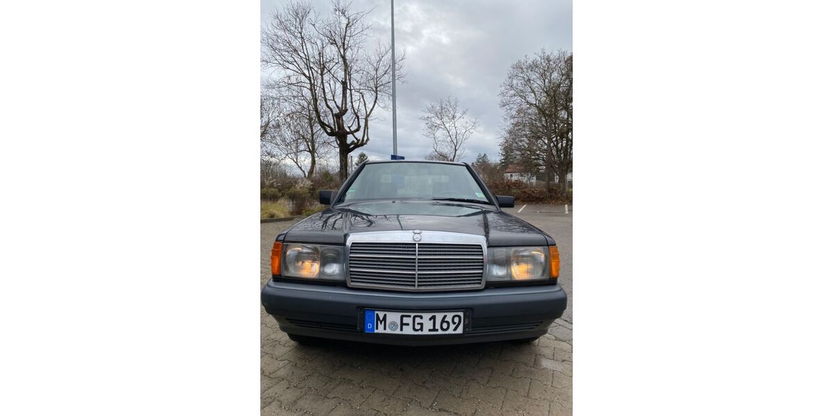 Mercedes-Benz 190 305.000 km 4.449 € München 81829