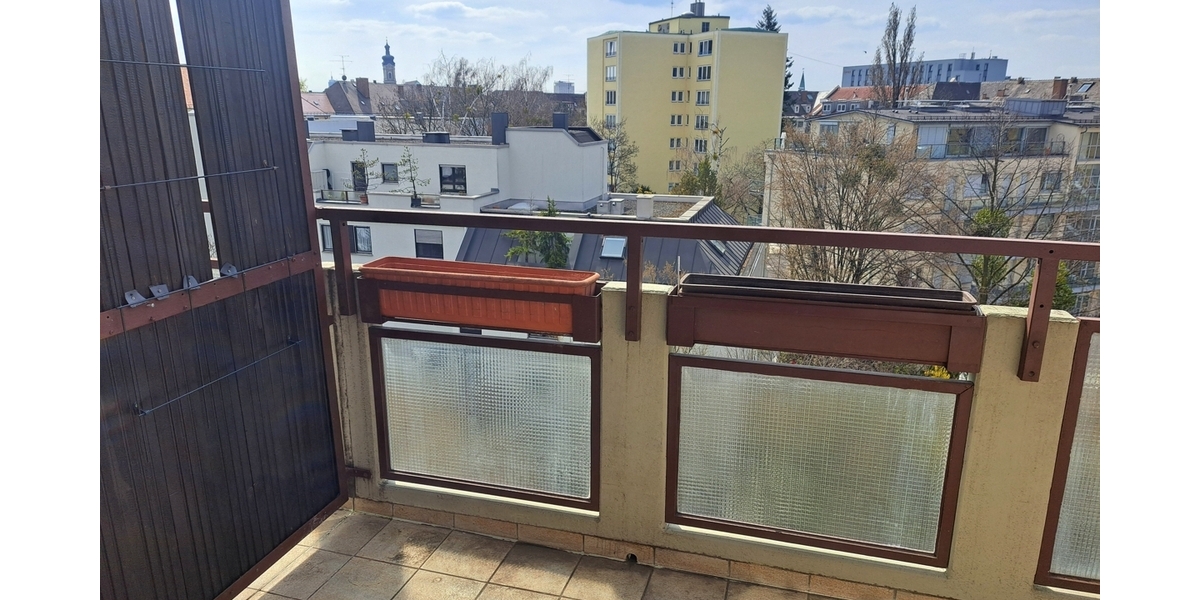 Helle 3-Zimmer-Wohnung in der obersten Etage in Neuhausen am Olympiapark-Süd - Etagenwohnung München Moosach | Angebot:25918911