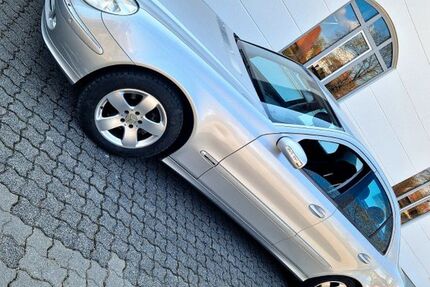 Mercedes-Benz E 320 277.660 km 2.500 &euro; neufahrn 85375
