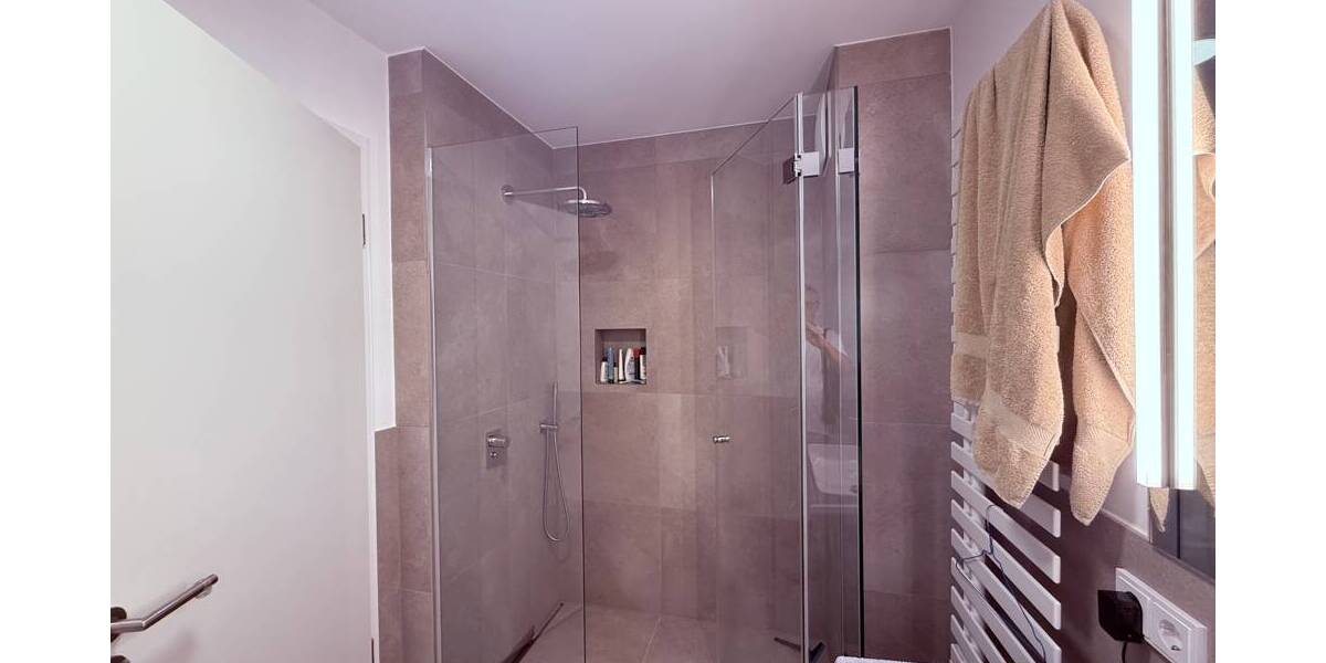 Doppelhaushälfte München Bogenhausen - 5 Zimmer, 144 m&sup2;, 3.970&euro; | Angebot:26230873