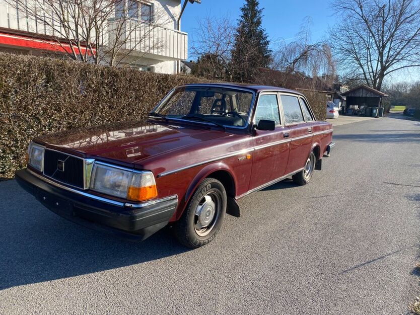 Volvo 240 60.000 km 7.900 € Feldkirchen 85622