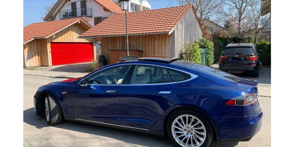 Tesla Model S 308.000 km 17.500 € München 80935