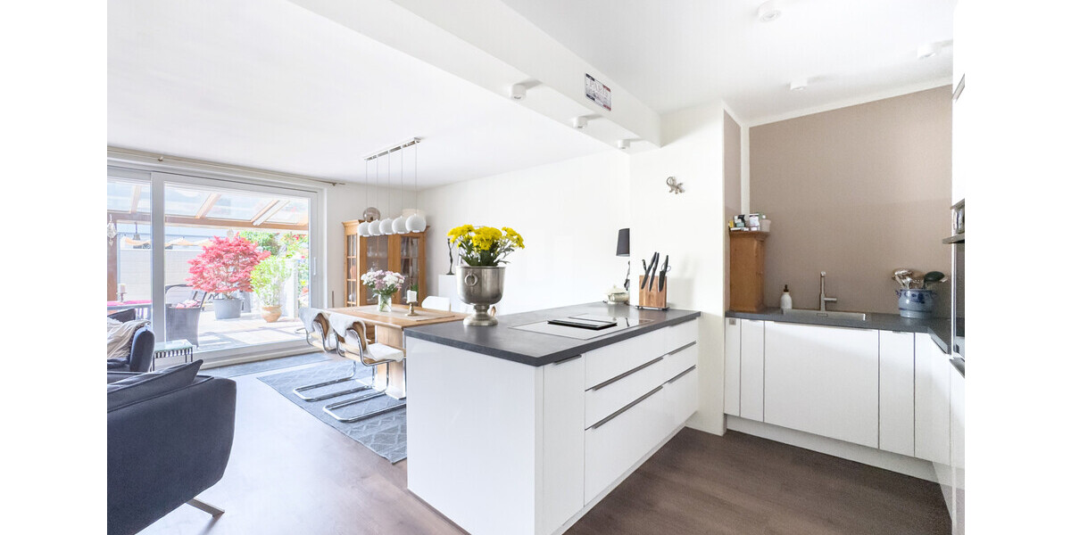 WINDISCH - Saniertes REH mit geh. Ausstattung und Wellnessbereich zentral & ruhig in Eichenau - Reihenendhaus Eichenau | Angebot:24662345