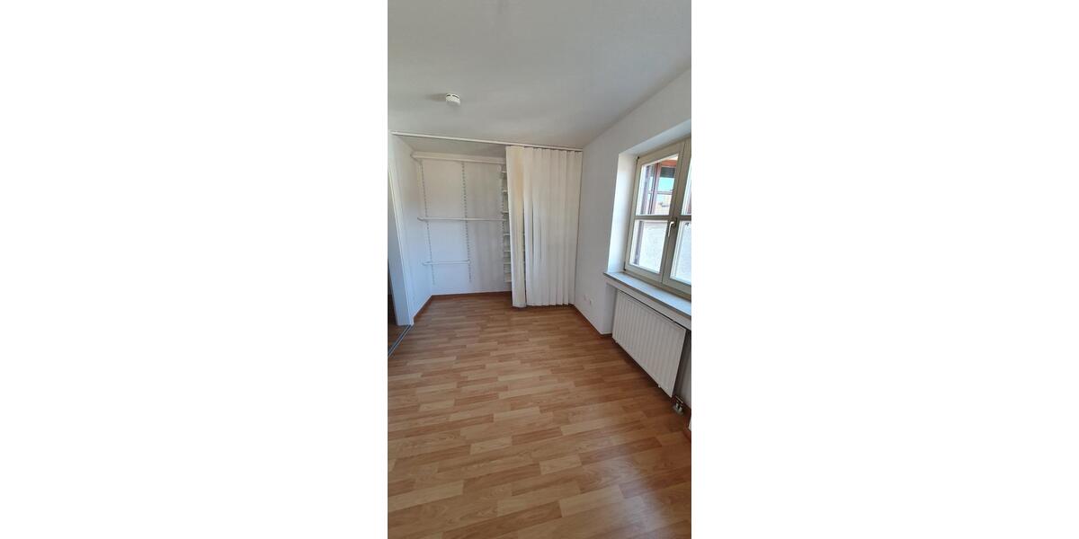 Etagenwohnung Holzkirchen - 3 Zimmer, 84 m&sup2;, 1.100&euro; | Angebot:25639208