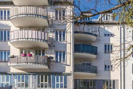 Mittendrin und trotzdem absolut ruhig - außerdem: offene Küche, großer Balkon und TG-Platz 3 zimmer