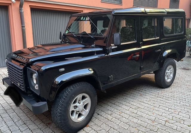 Land Rover Defender 238.300 km 25.900 &euro; München 80799