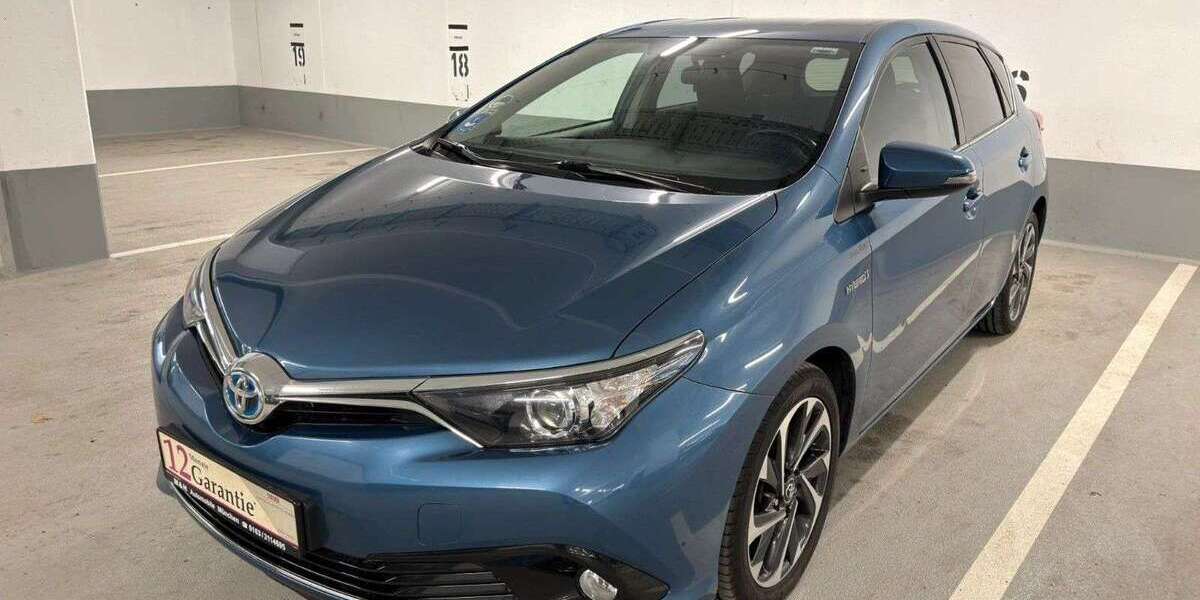 Toyota Auris 99.897 km 12.900 &euro; München 81825