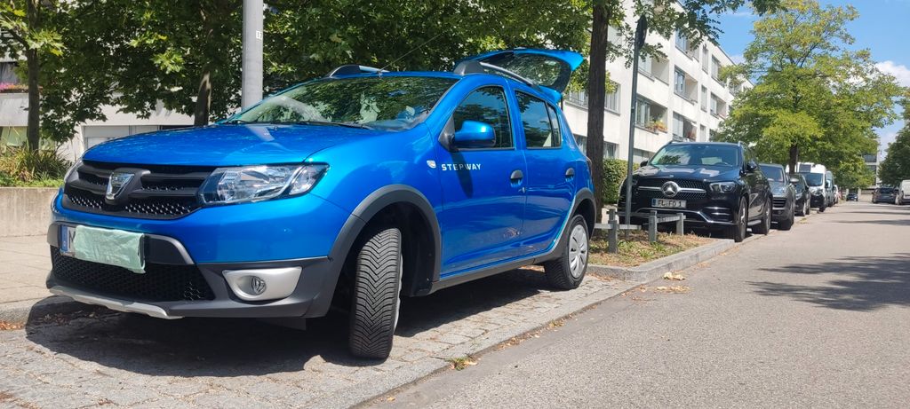 Dacia Sandero 118.000 km 3.550 &euro; München 80639