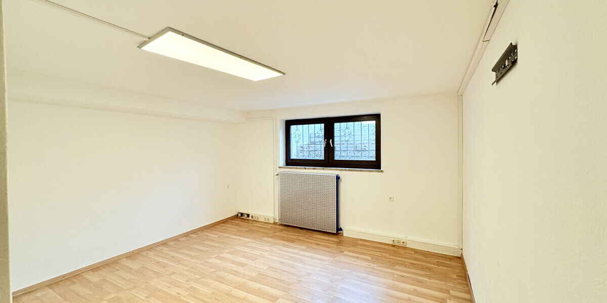 ***Sanierte Doppelhaushälfte mit Einliegerwohnung – Ruhig, familienfreundlich, bezugsbereit*** - Doppelhaushälfte München Pasing-Obermenzing | Angebot:25126180