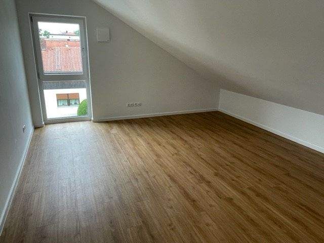 Etagenwohnung Holzkirchen - 3 Zimmer, 87 m&sup2;, 1.539&euro; | Angebot:25780504