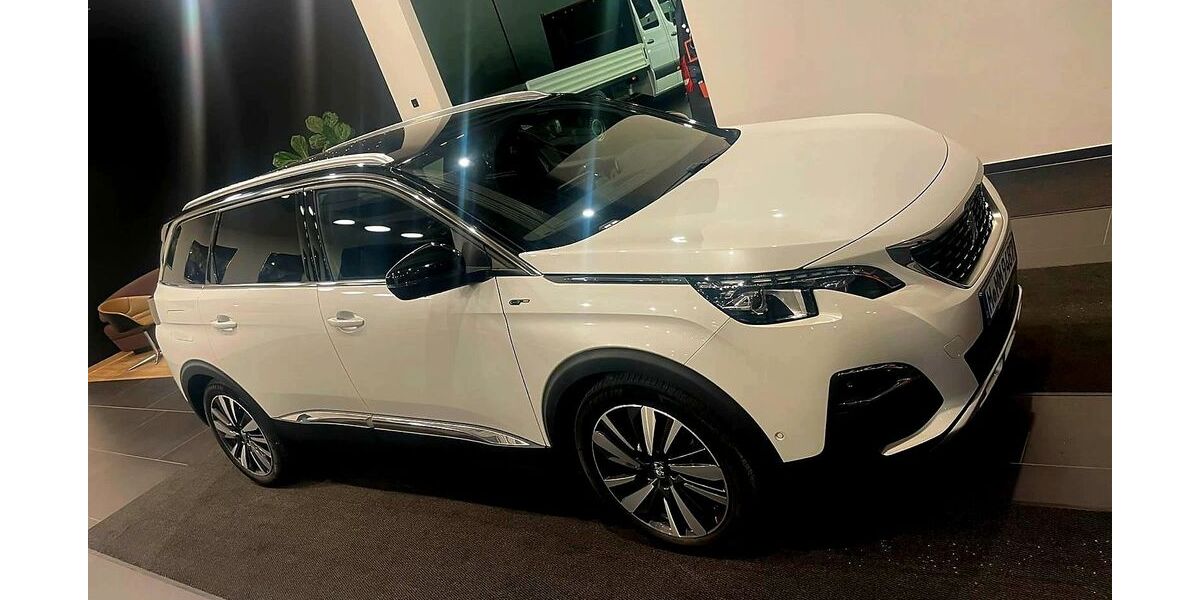 Peugeot 5008 100.000 km 22.999 &euro; München 80772