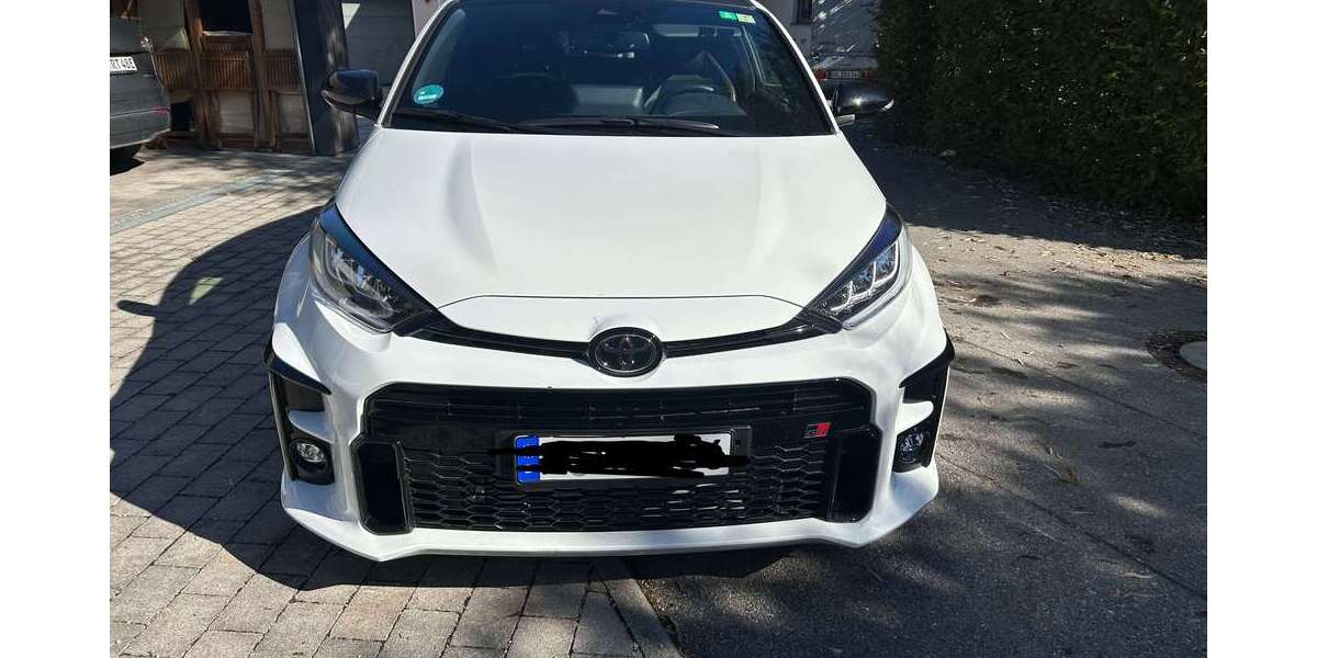 Toyota Yaris 27.755 km 30.000 € München 81379