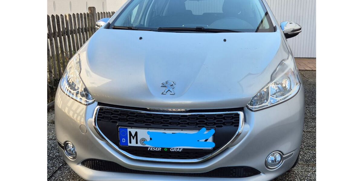Peugeot 208 98.000 km 5.950 &euro; München 80689