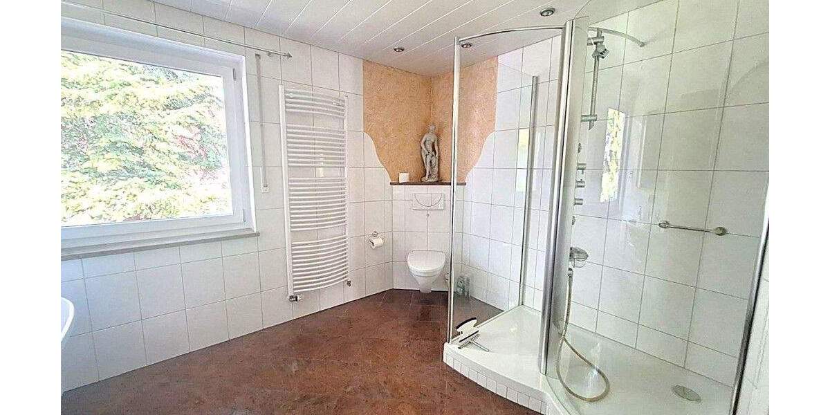 **Komfortabler Familienwohntraum** Tolles REH mit EBK, herrlichem Garten und Garage 5 zimmer