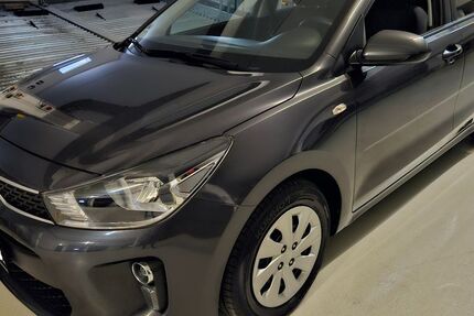 Kia Rio 38.000 km 9.999 &euro; München 81825