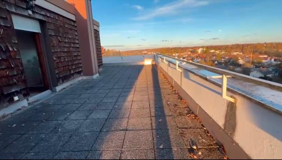 Penthouse-Zimmer (ca. 28 m²)+große Terrasse , Bad, S-Bah, Gauting 1 zimmer