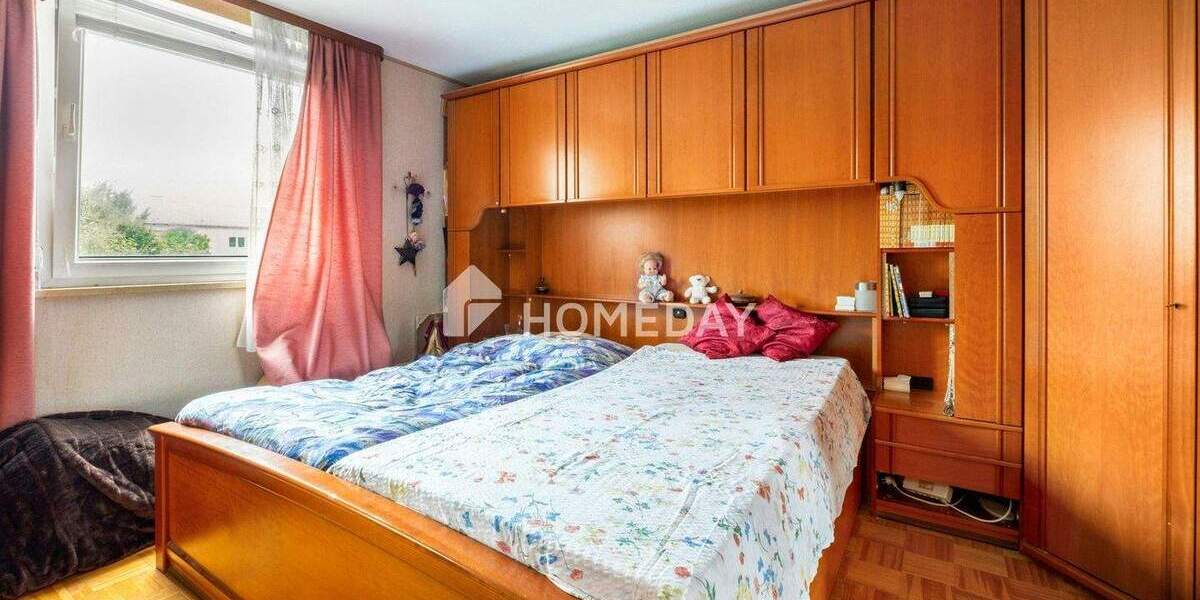 4-Zimmer-Wohnung mit sonniger Loggia auf Erbpachtgrund - ruhig, gepflegt und gut geschnitten 4 zimmer