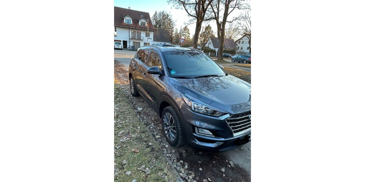 Hyundai TUCSON 61.290 km 16.750 &euro; München 81549