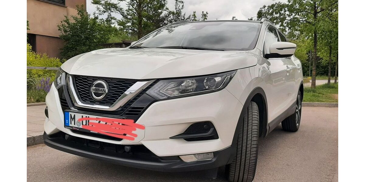 Nissan Qashqai 63.700 km 18.280 &euro; München 81829