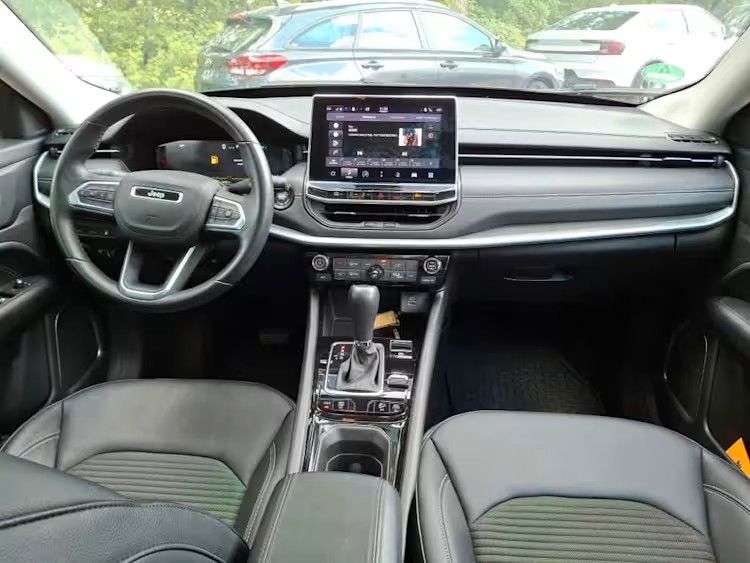 Jeep Compass 97.500 km 19.390 &euro; München 81369