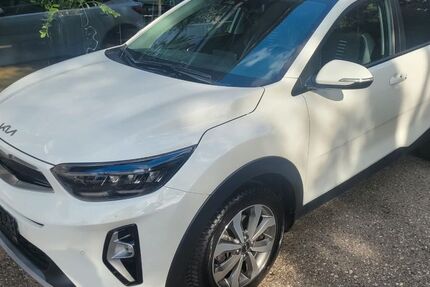 Kia Stonic 10.680 km 16.990 &euro; Gröbenzell 82194