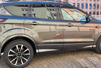 Ford Kuga 51.000 km 19.400 &euro; München 81549